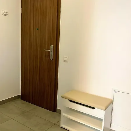Apartament Quiet 1-bedroom Apartment, Free Parking & Gym