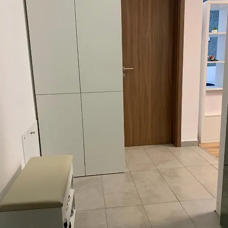 Quiet 1-bedroom Apartment, Free Parking & Gym Apartment *
